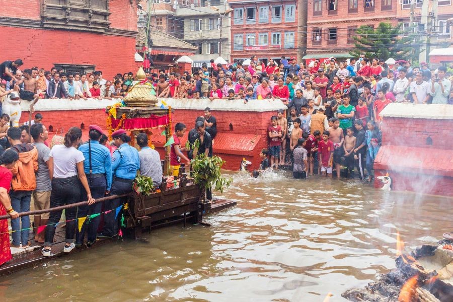 Crowd surronding pond Kumbheshwar temple Janai Purnima